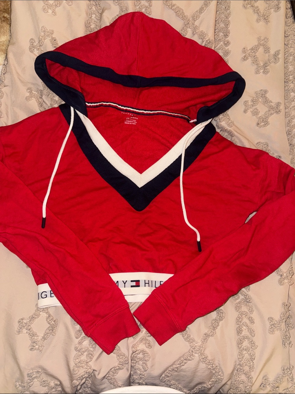 Tommy Hilfiger Red Hooded V‑Neck Crop Hoodie with Navy & White Trim
